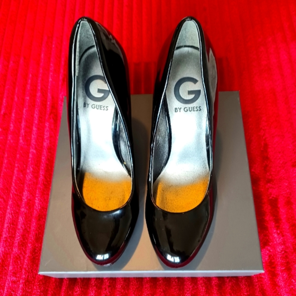 Guess Patent Leather Women's Platform Pump (Size 7 1/2)